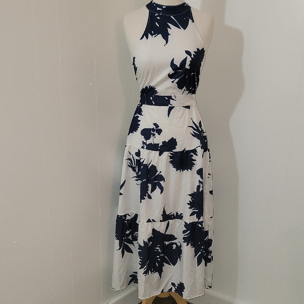 Chic Floral Halter Maxi Dress in Navy and White